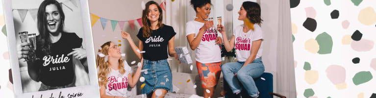 Des filles en t-shirts personnalisés font un cadeau à la future mariée