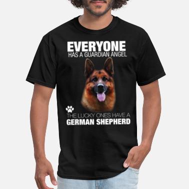 German Shepherd Everyone has a guardian angel the lucky ones have - Men&#39;s T-Shirt