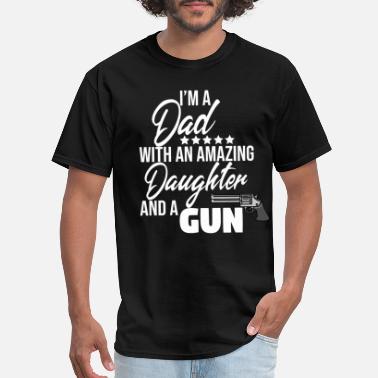 Guns I am a dad with a gun! - Men&#39;s T-Shirt