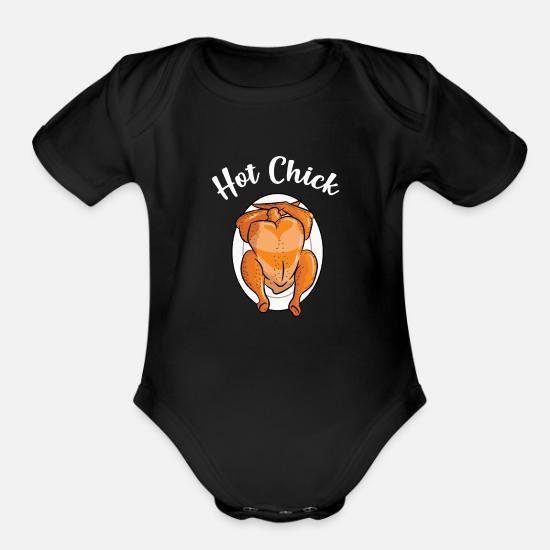 Hot Chick Poulet Tanne Avec Coup De Soleil En Bikini Cache Couche Bio Manches Courtes Bebe Spreadshirt