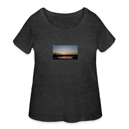 Sunset on the Water - Women's Curvy T-Shirt