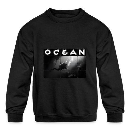 Ocean: Monochrome descent of a scuba diver - Kids' Crewneck Sweatshirt