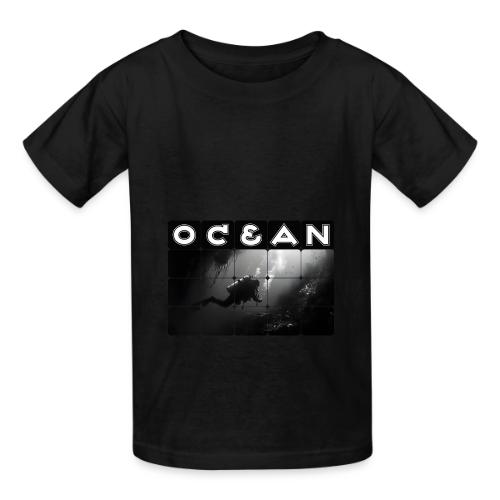 Ocean: Monochrome descent of a scuba diver - Heavyweight Kid's T-Shirt
