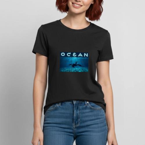 Ocean: Orca in Motion - Heavyweight Unisex T-Shirt by Gildan