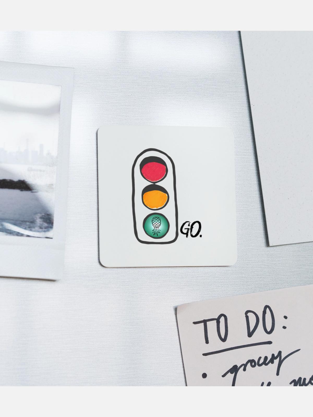 Go - Square Magnet - white - Front