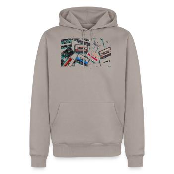 Art graphique sur cassette - Molleton à capuche Premium pour homme - taupe - Devant - Nico (187cm) & Julia (174cm)