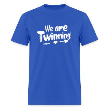 We are twinning Funny saying Twin Lovers Twin - Men's T-Shirt - royal blue - Front - Jose (178cm)