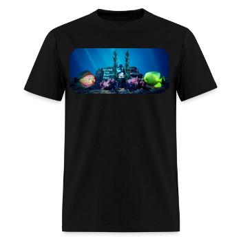 Funny shark luring fish with free beer sign - Men's T-Shirt - black - Front - Jose (178cm)