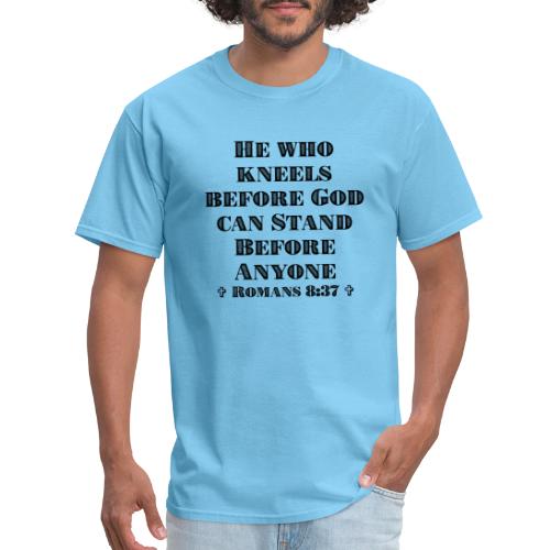 He who kneels - Romans 8:37 - Men's T-Shirt