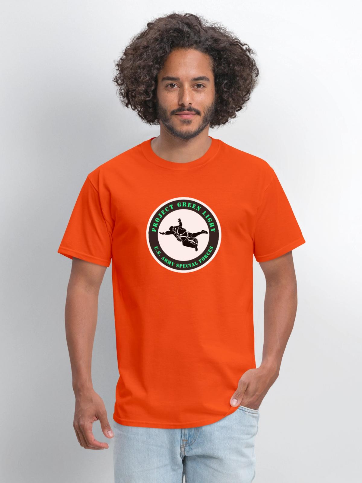 Project Green Light - Men's T-Shirt - orange - Front - Jose (178cm)