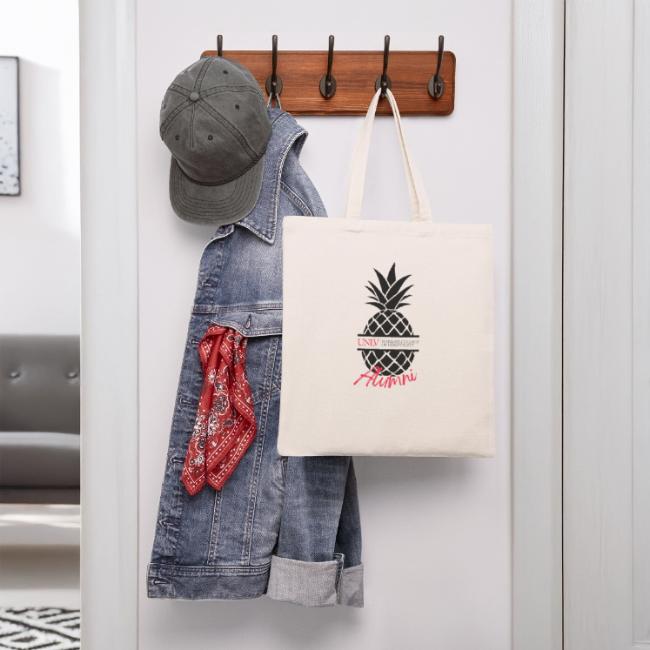 Alumni Pineapple Graphic