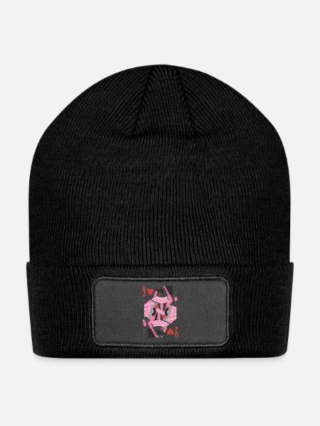 Queen of Hearts - Patch Beanie - black