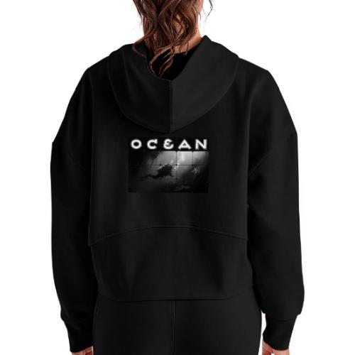 Ocean: Monochrome descent of a scuba diver - Women's Half Zip Cropped Hoodie