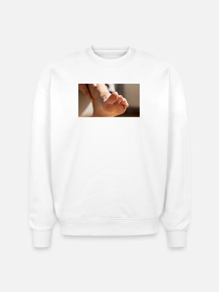 Female foot - Stanley/Stella Radder Unisex Oversized Organic Sweatshirt - white