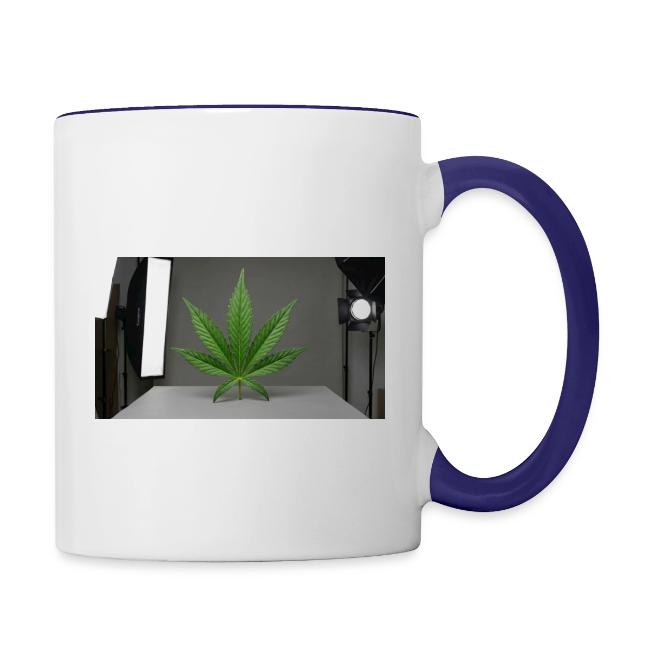 ***CANNABIS LEAF TEE***