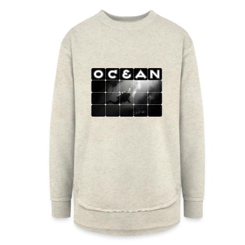 Ocean: Monochrome descent of a scuba diver - Women's Weekend Tunic Fleece Sweatshirt