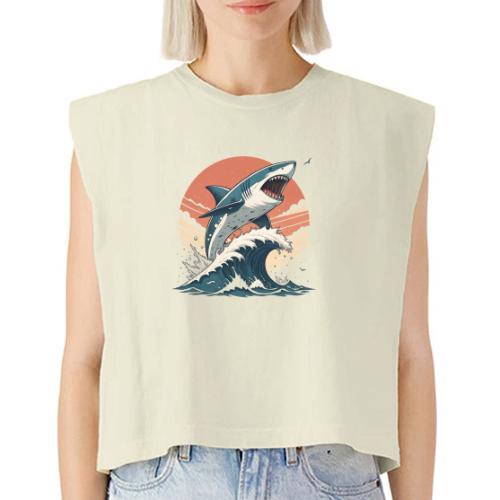 Fierce Shark Breaking Through Waves - Washed Women´s Muscle Tank Top
