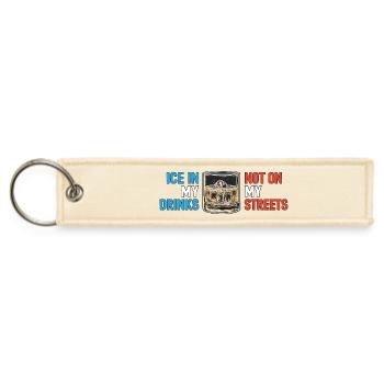 Anti ICE Cocktail Whiskey Social Justice Design - Jet Tag Keychain - creme - Front