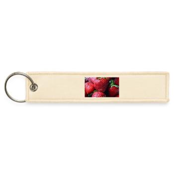 Crimson Strawberry Closeup - Jet Tag Keychain - creme - Front