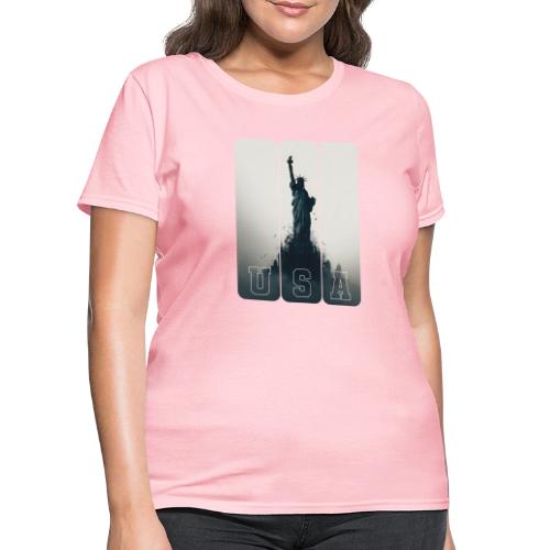 USA: Liberty Rising Over Manhattan - Women's T-Shirt