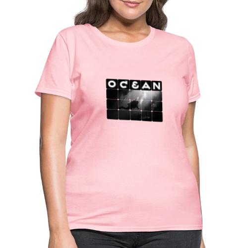 Ocean: Monochrome descent of a scuba diver - Women's T-Shirt