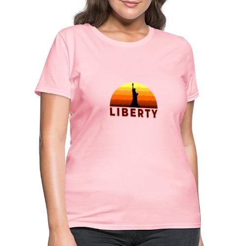 USA: Sunset Liberty Bold - Women's T-Shirt