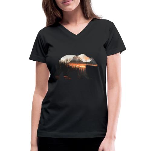 Canada Bear: fiery tones - Women's V-Neck T-Shirt