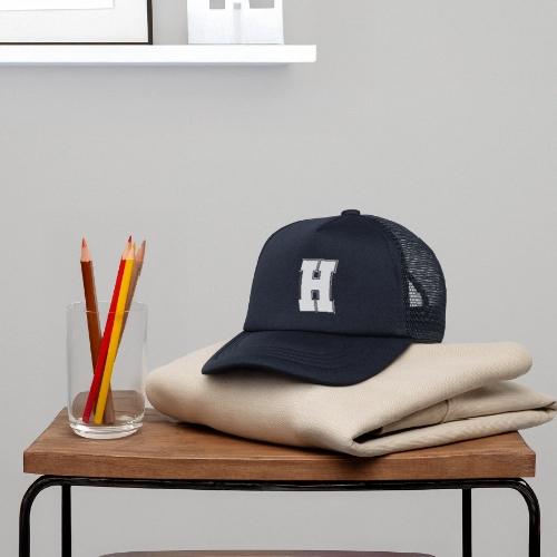 White Letter H – Varsity Alphabet Monogram - Kid's Trucker Cap