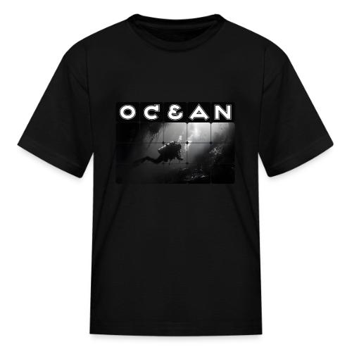 Ocean: Monochrome descent of a scuba diver - Kid's T-Shirt