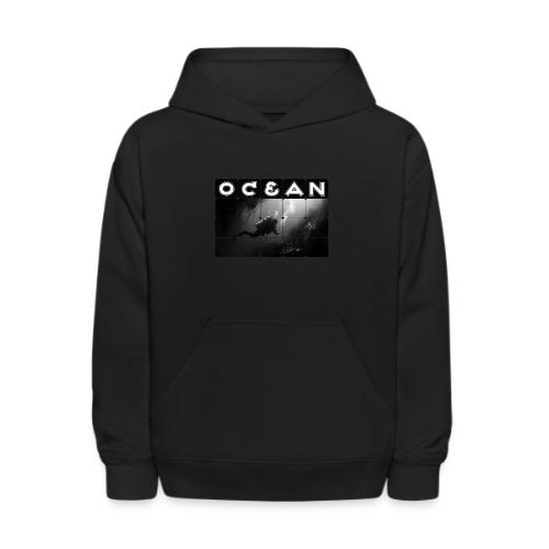 Ocean: Monochrome descent of a scuba diver - Kids' Hoodie