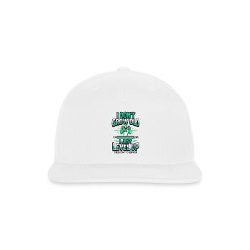 I Don't Grow Old Level Up Gamer Tee - Snapback Baseball Cap - white - Front