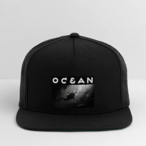 Ocean: Monochrome descent of a scuba diver - Snapback Baseball Cap