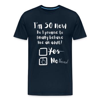 Idée cadeau drôle pour 50e anniversaire - T-shirt premium pour hommes - bleu marine profond - Devant - Liam (192cm)