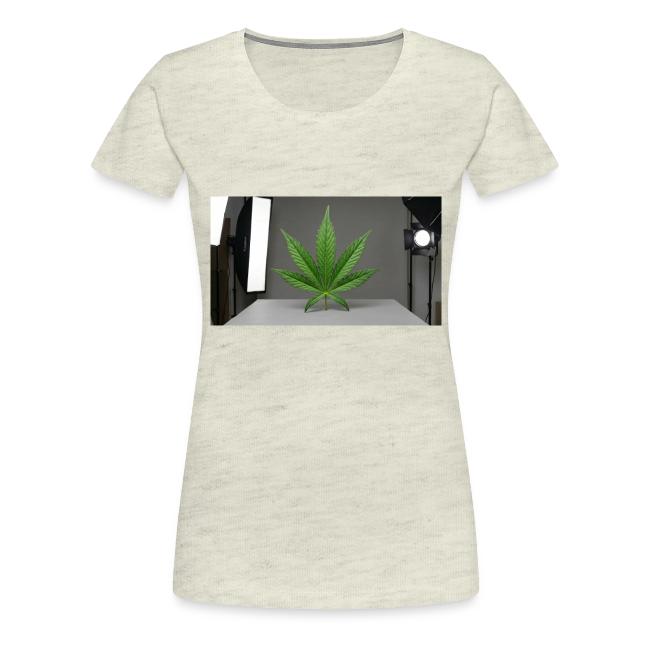 ***CANNABIS LEAF TEE***