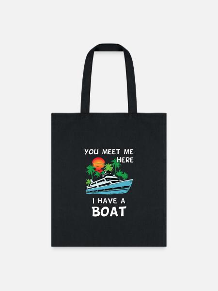 Captain with boat at summer in harbor - Tote Bag - black