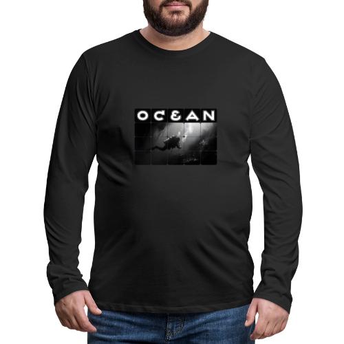 Ocean: Monochrome descent of a scuba diver - Men's Premium Long Sleeve T-Shirt