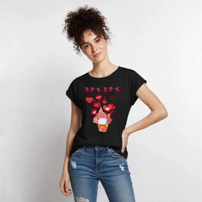 Design wrapped in love hearts, vibrating in love.